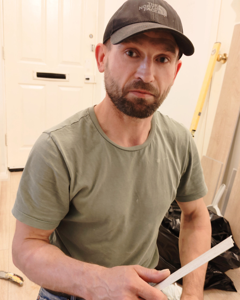 mariusz as work laying vinyl floor